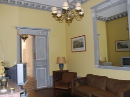 Le petit salon ouvert sur l’escalier